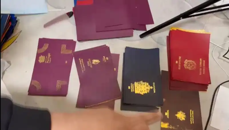 Türkiye’de Sahte Kimlik ve Pasaport Çetelerine Büyük Operasyon!