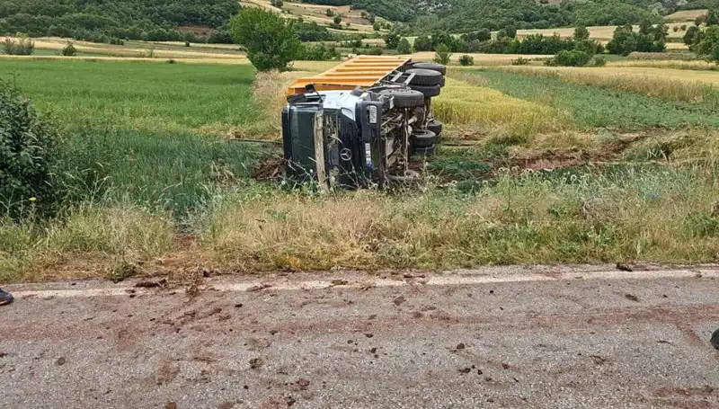 Tokat'ta Kamyon Devrildi: Sürücü Hayatını Kaybetti, Olayın Ardındaki Gerçekler