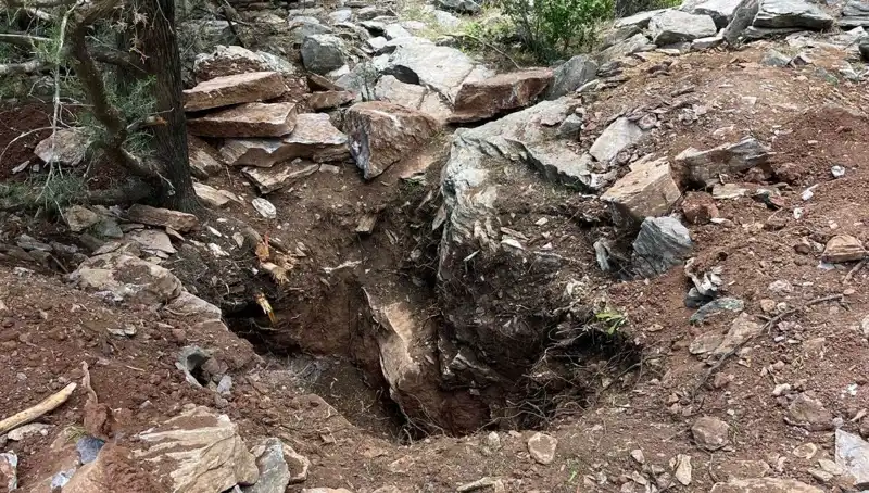 Eski Vali ve Emekli Albay Define Avında Suçüstü Yakalandı!