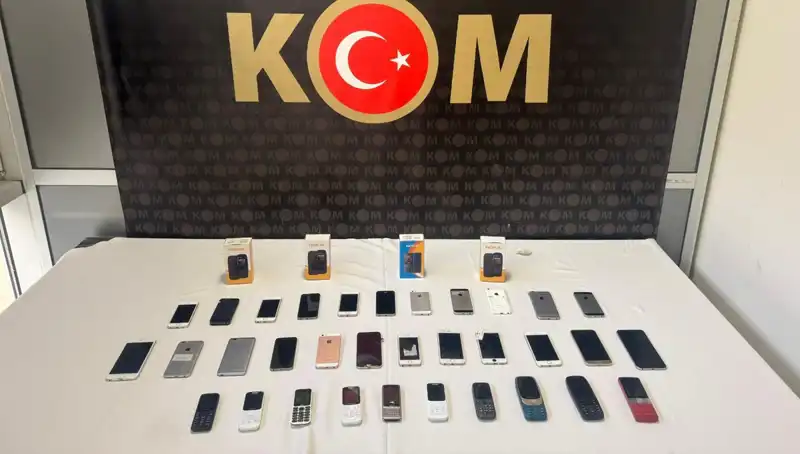 Gümrük Kaçağı Olarak Ele Geçirilen 37 Cep Telefonu, Neler Oluyor?