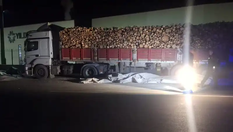 Brandayı Toplayan TIR Sürücüsüne Otomobil Çarptı: Korkunç Kaza Ayrıntıları