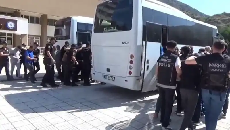 Amasya'da Şok Uyuşturucu Operasyonu: 13 Kişi Tutuklandı!