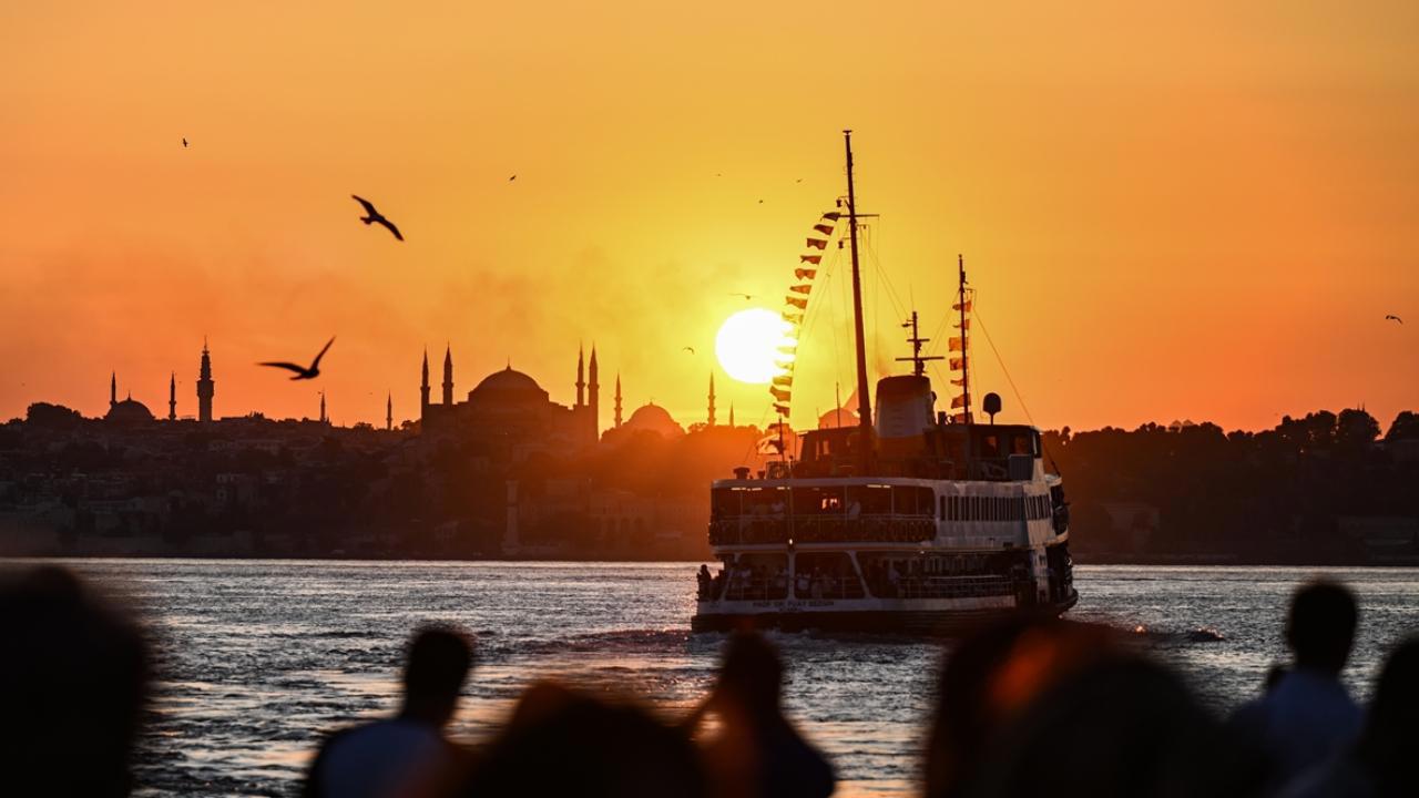 Türkiye'nin 2021 Turizm Geliri Rekor Kırdı