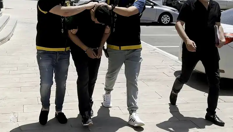 Mezarlıktaki Hırsızlık Skandalı: Suçüstü Yakalandı!