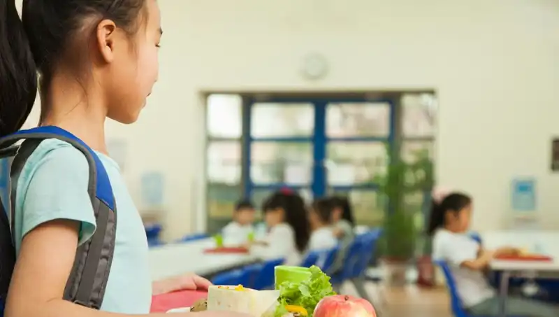 İspanya'da Obeziteyi Önlemek İçin Radikal Değişiklik: Yağlı Yiyecekler Menülerden Çıkarılıyor!