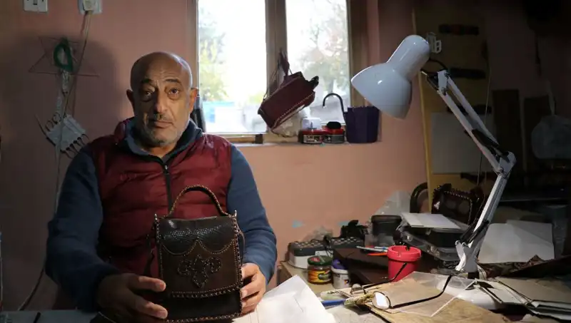 58 Yaşındaki Depremzede Kadın, El Emeği Çantalarla Hayata Tutunuyor
