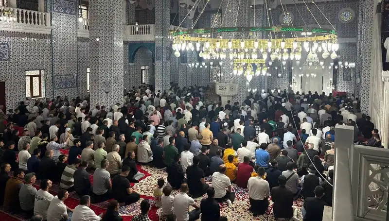 Iğdır’da İlk Bayram Namazı Coşkuyla Kılındı, Halkın Yoğun Katılımı Gözlerden Kaçmadı