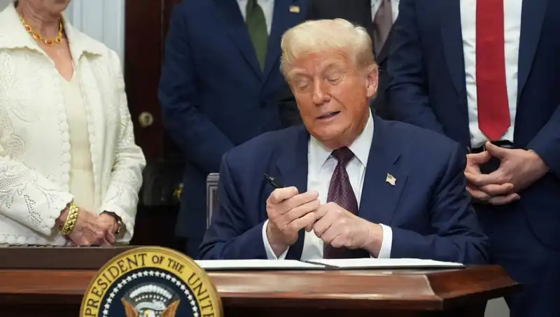 Trump'un Beyaz Saray'ı Yenileme Projesi İçin 200 Milyon Dolar Harcayacak