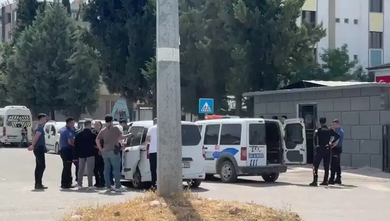 Adliye Önünde İki Aile Arasında Çıkan Kavga: Yaralılar ve Gözaltılar