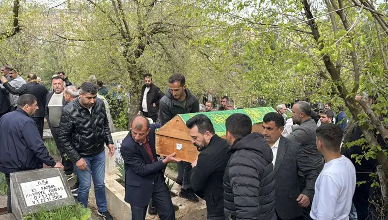 Karabük Trafik Kazasında Hayatını Kaybeden 4 Kişi Diyarbakır'da Defnedildi