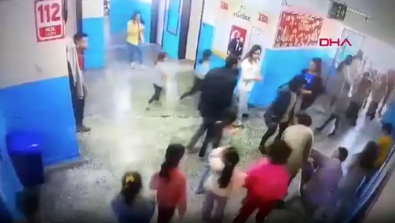 Okulda Bayılan Öğrenciyi Müdür Yardımcısı Kurtardı: O Anlar Şoke Etti