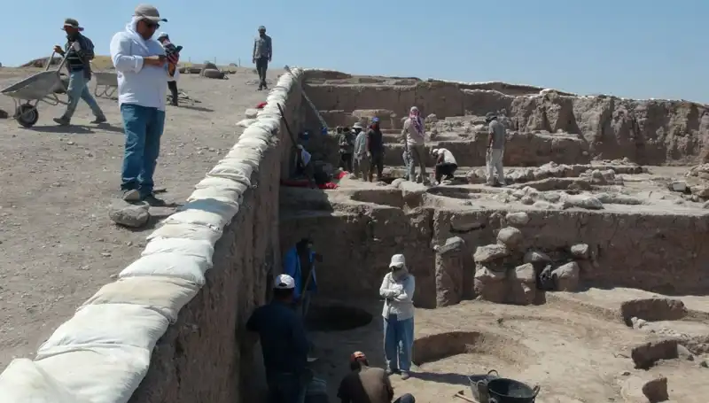 Kilis Oylum Höyük'te Sıcak Havalara Rağmen Devam Eden Kazı Çalışmaları Şaşırtıyor