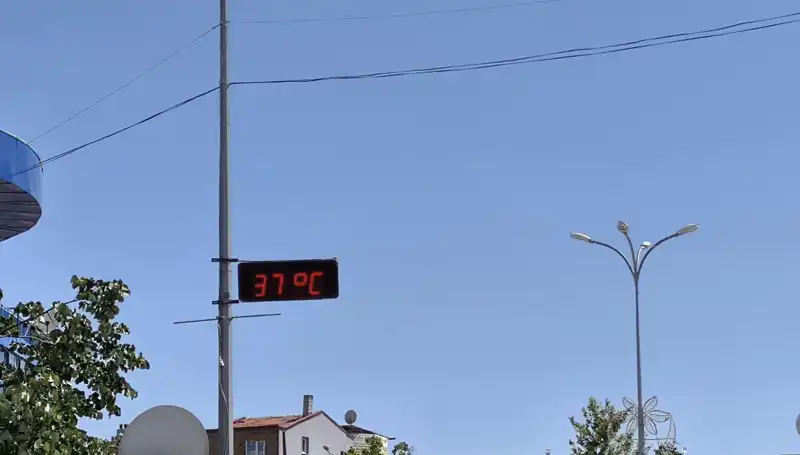 Sıcak Hava Dalgası: İlçede Termometreler 38 Dereceyi Gösterdi