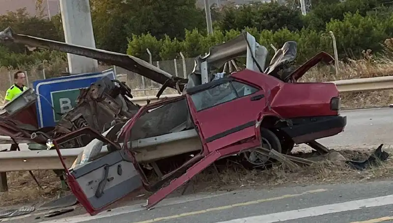 Hurdaya Dönüşen Araçta Hayatını Kaybeden Gençten Yürek Yakan Detaylar