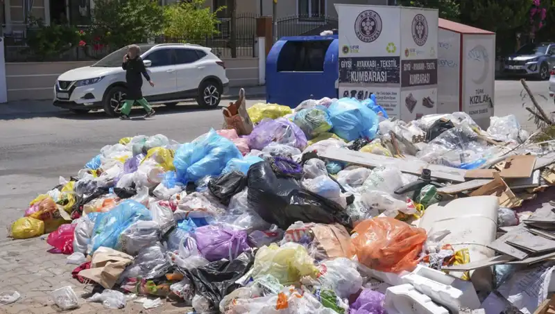 İzmir’de Çöp Yığınları: Şehrin Temizliği Tehlikede mi?