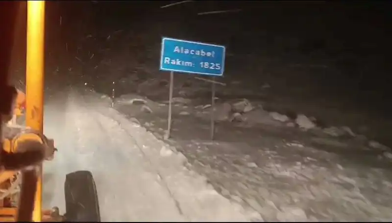 Antalya’da Beklenmedik Kar Sürprizi Yılbaşı Tatilini Renklendirdi
