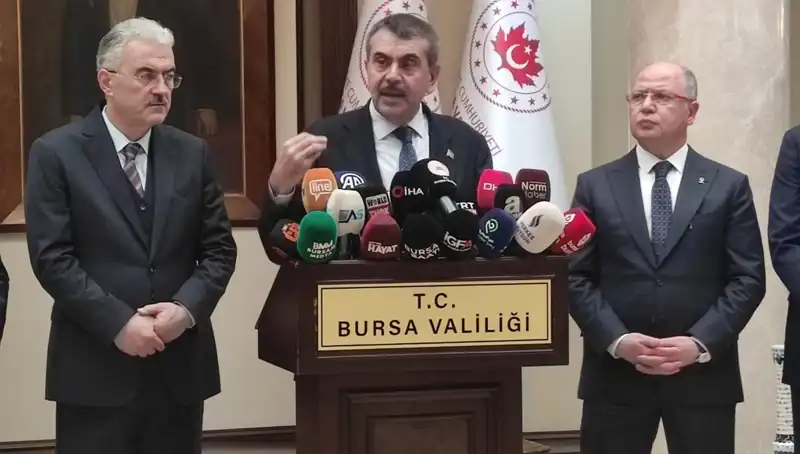 Bakan Tekin, Protestolarda Yer Alan Çalışanları Uyardı: Yaptırımlar Geliyor