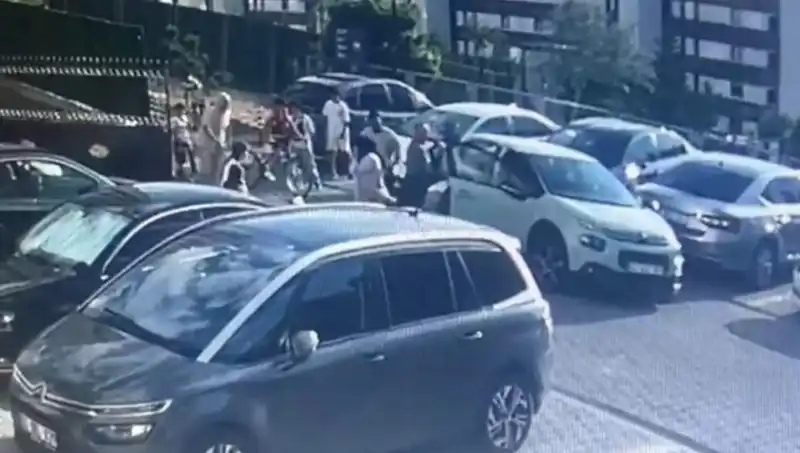 Eşi ve Yakınlarını Arabayla Ezdi: Şok Edici Olayın Ardındaki Gerçekler