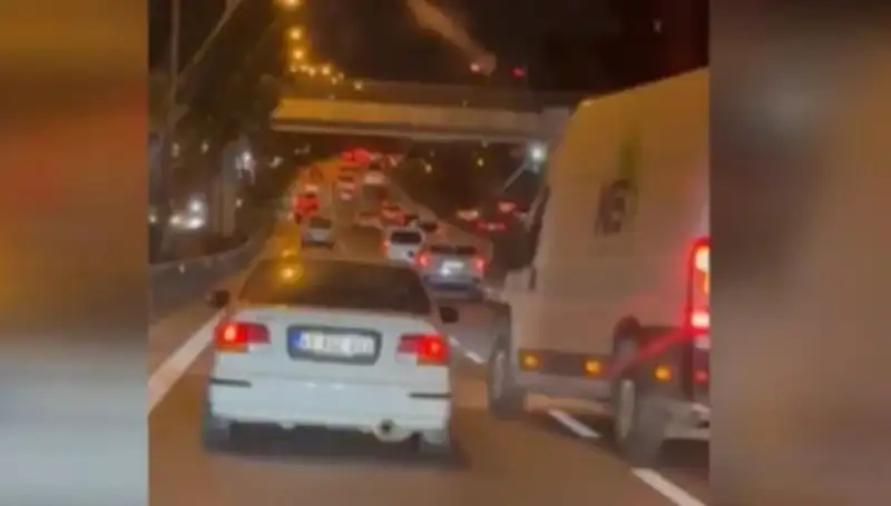 Tuzla'da Makas Terörü: Kaçan Sürücü Tutuklandı, Olayın Ayrıntıları Ortaya Çıktı