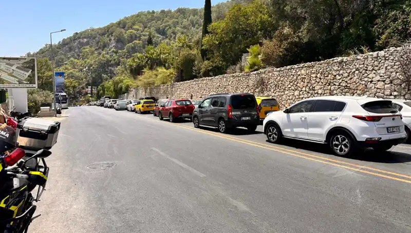 Fethiye-Ölüdeniz Yolunda Tatilci Akını: Üç Kilometreyi Bulan Kuyruklar