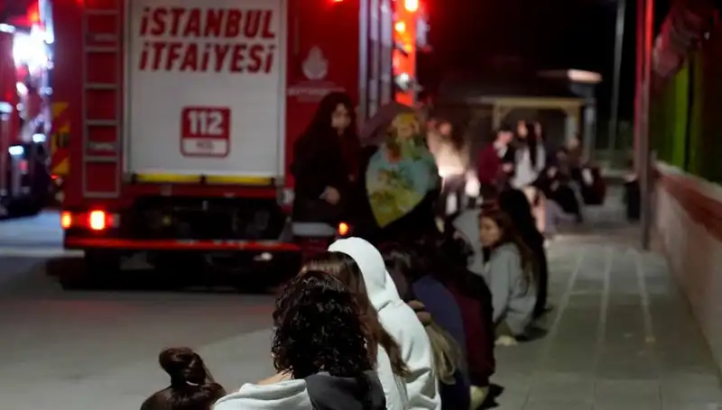2500 Kişilik Kız Öğrenci Yurdunda Yangın: Can Kaybı Yok Ama Panik H hakim