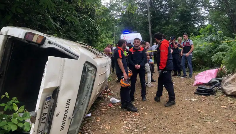 Rize'de Minibüs Faciası: Yamaçtan Yuvarlanan Araçta İki Kişi Hayatını Kaybetti