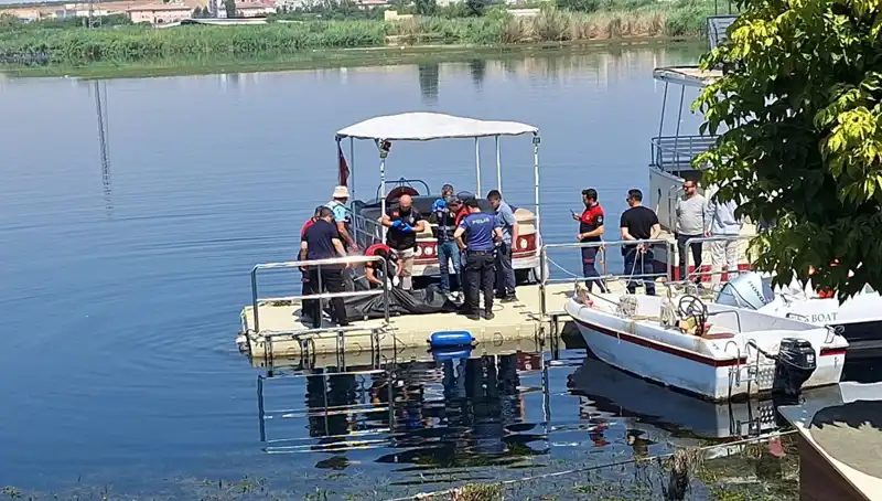 Fırat Nehri'nde Gizemli Bir Erkek Cesedi Bulundu: Neler Oluyor?