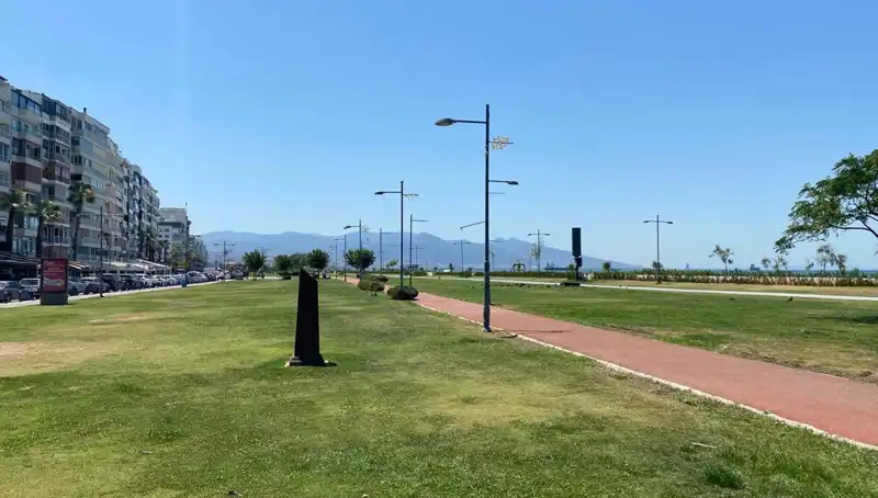 İzmir'de Sıcaklık Rekoru: Kordon Sahili Boş Kaldı!