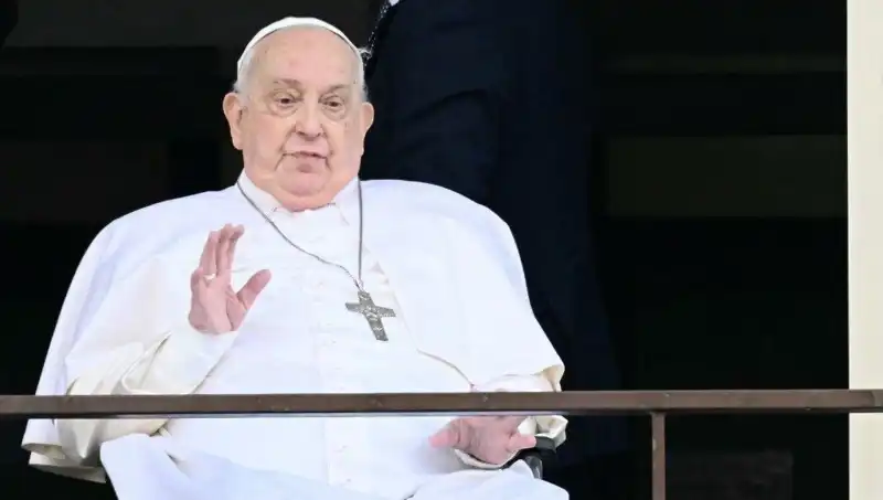Papa Francis Hastaneden Çıktı: 5 Hafta Aradan Sonra İlk Görüntü