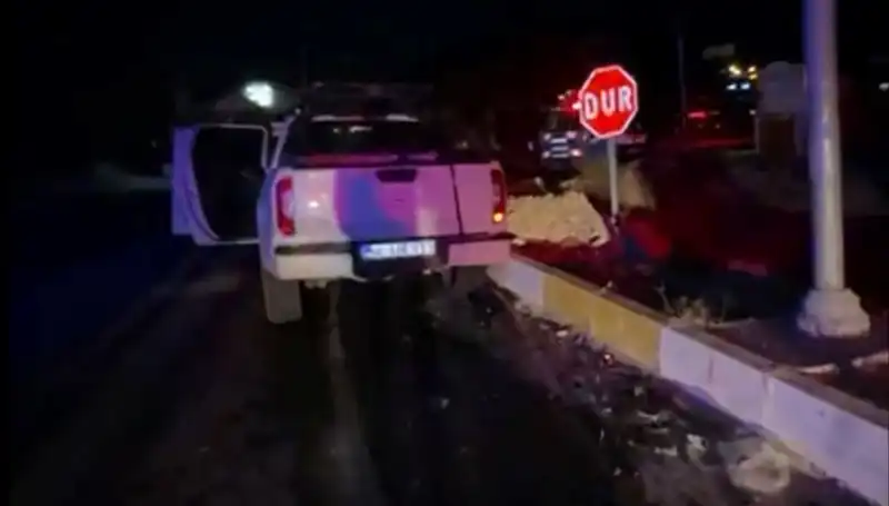 İzmir’de Kamyonet ve Hafif Ticari Araç Çarpıştı: 7 Yaralı!