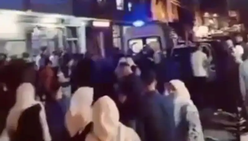 14 Yaşındaki Kader, Balkondan Düşerek Hayat Mücadelesi Veriyor