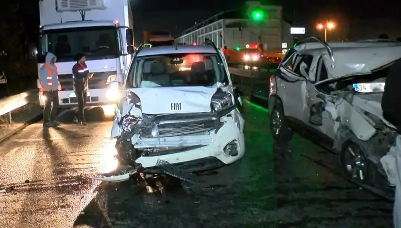 İstanbul'da Zincirleme Kaza: Çok Sayıda Araç Karıştı, Yaralılar Var