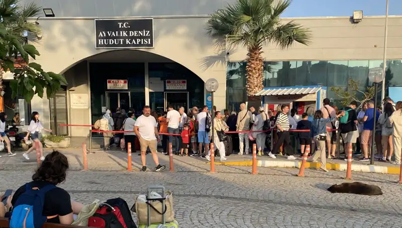 Bayramda Midilli Adası’na Tatilci Yoğunluğu: Sıcak Havalar ve Doğal Güzellikler