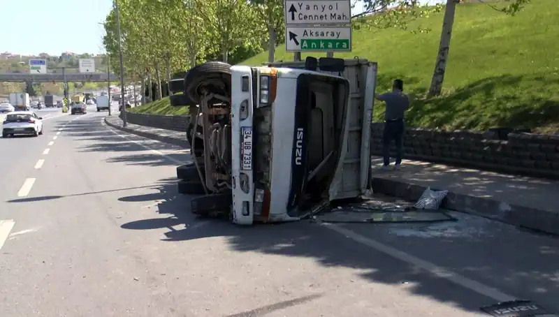 Küçükçekmece D-100 Karayolunda Feci Kaza: Yaralılar ve Yol Kapatma