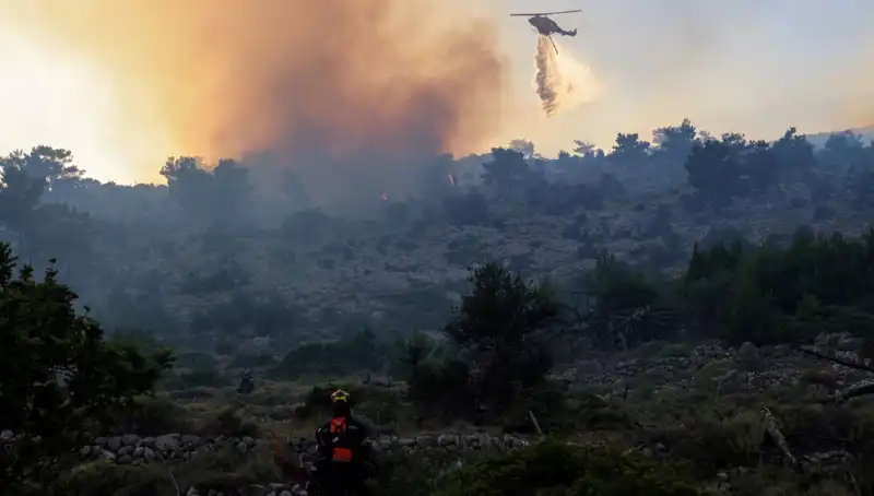 Eğriboz Adası'nda Ortaya Çıkan Orman Yangını İki Köyü Tehdit Ediyor