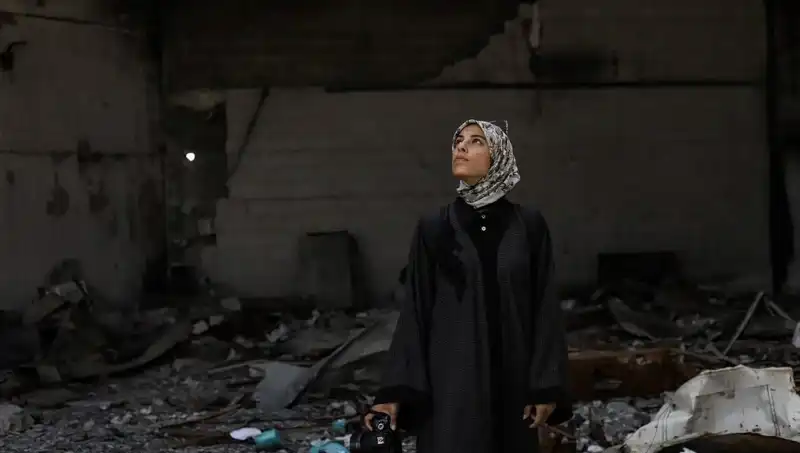Gazze'deki Foto Muhabir Fatma: Gürültülü Ölümün Ardındaki Tanıklık